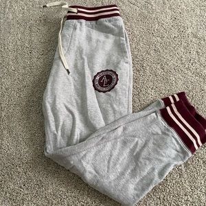 women’s american eagle grey joggers